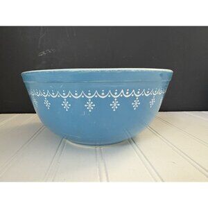 Vintage Pyrex Blue Snowflake Garland Bowl 2.5 Quart 403